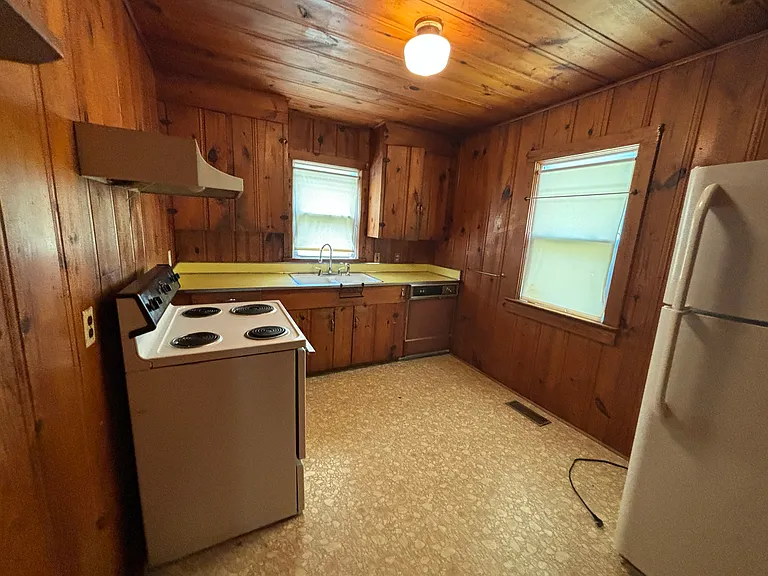 402 Hammond St — Photo 4