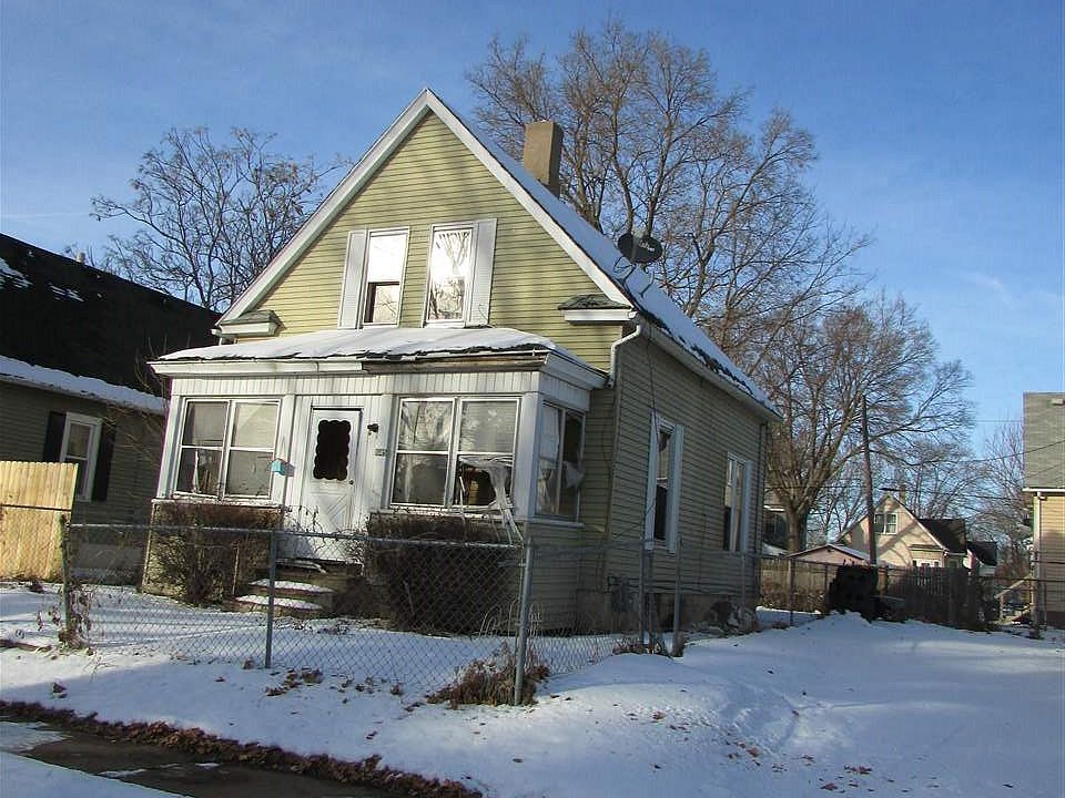2nd image of 645 14th Ave