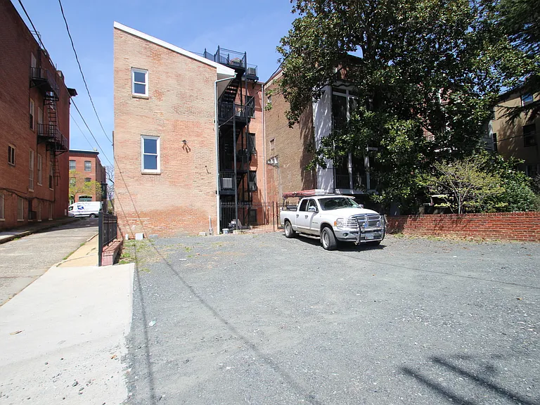 211 W Lanvale St — Photo 18