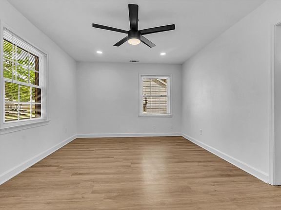 5th image of 3811 S Goodman Cir
