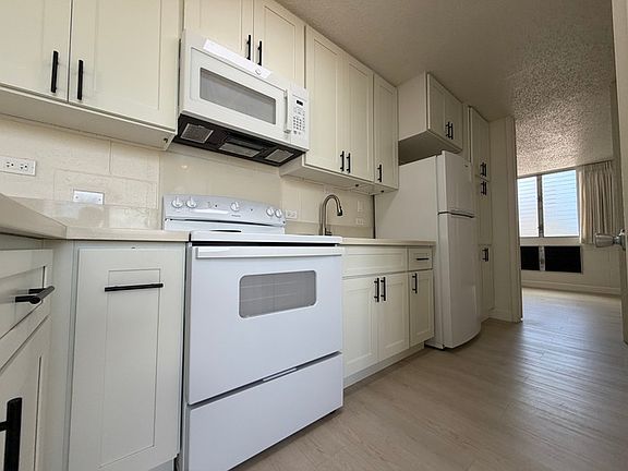 5th image of 835 Kapaakea Ln APT 401