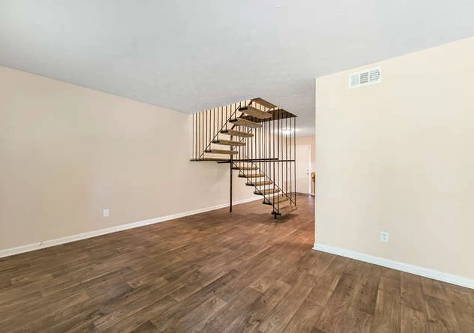 Oxford Village Townhomes — Photo 3