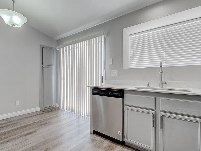 1613 Cathedral Peak Ct — Photo 13