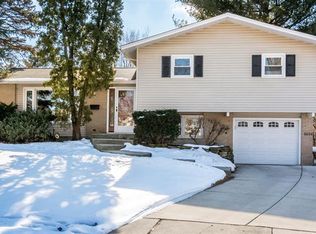 6624 Briargate Dr, Downers Grove, IL 60516