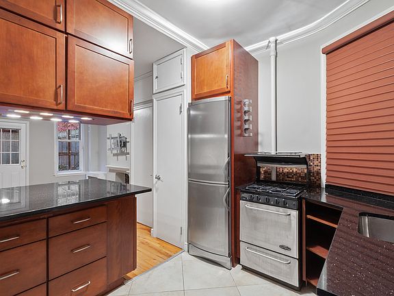 3rd image of 214 E 84th St APT 1D