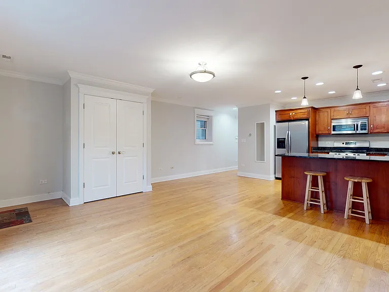 1504 W Augusta Blvd #1 — Photo 8