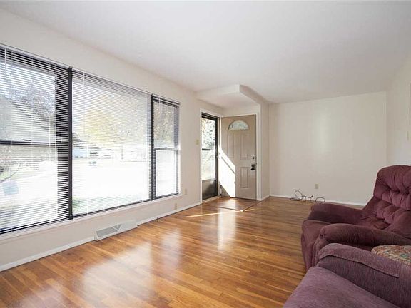 2nd image of 543 Lynn Haven Ln