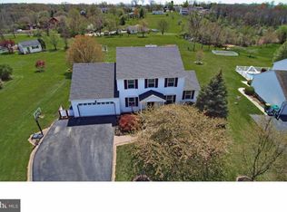 25 Fieldstone Ln, Royersford, PA 19468