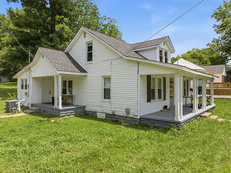 313 Knox St — Photo 29