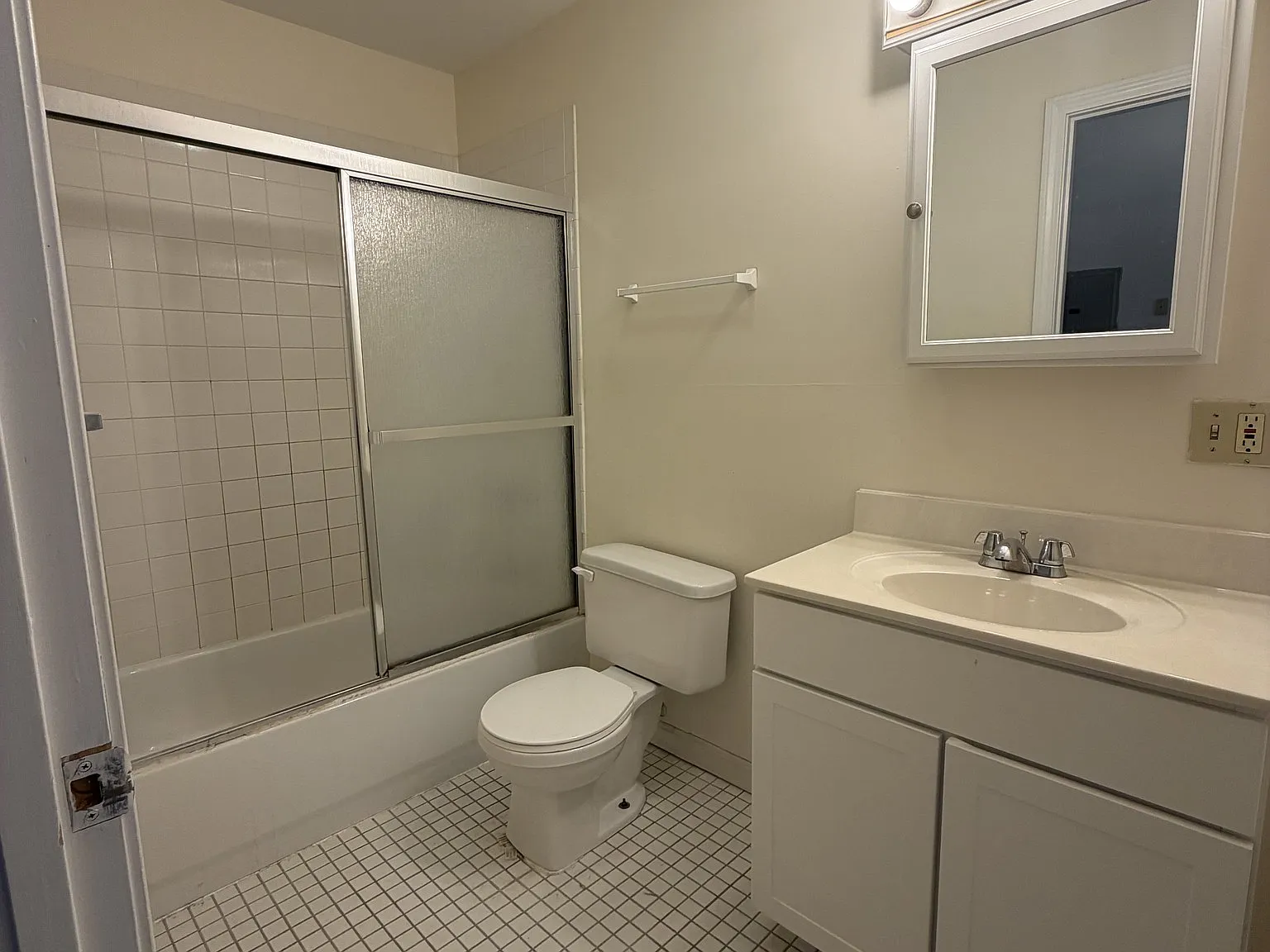 1 bed, 1.0 bath, $2,650 — Photo 4