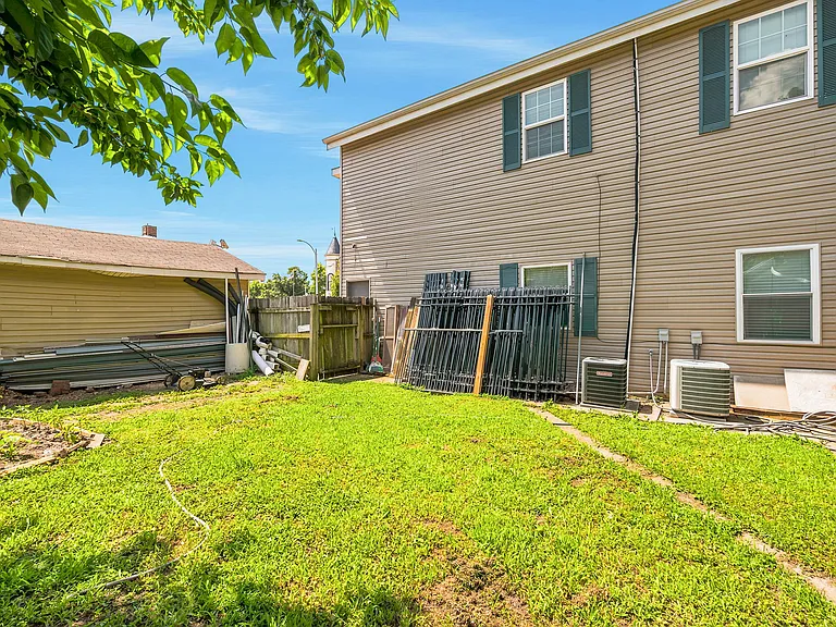 511 W Schirmer St #2F — Photo 33