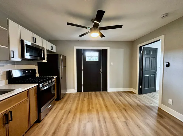 Halsted Park Apartments and Townhomes, 2535 Halsted Rd #8e633717b, Rockford, IL 61101