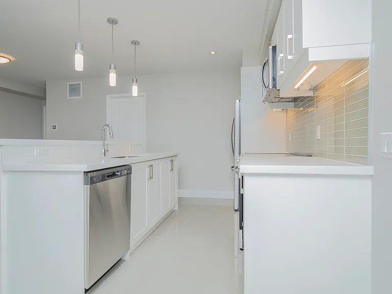 806 Kennedy Rd — Photo 19