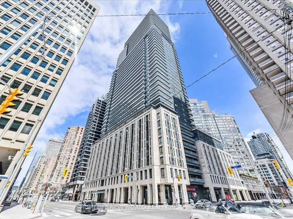955 Bay St #2019, Toronto, ON M5S 0C6