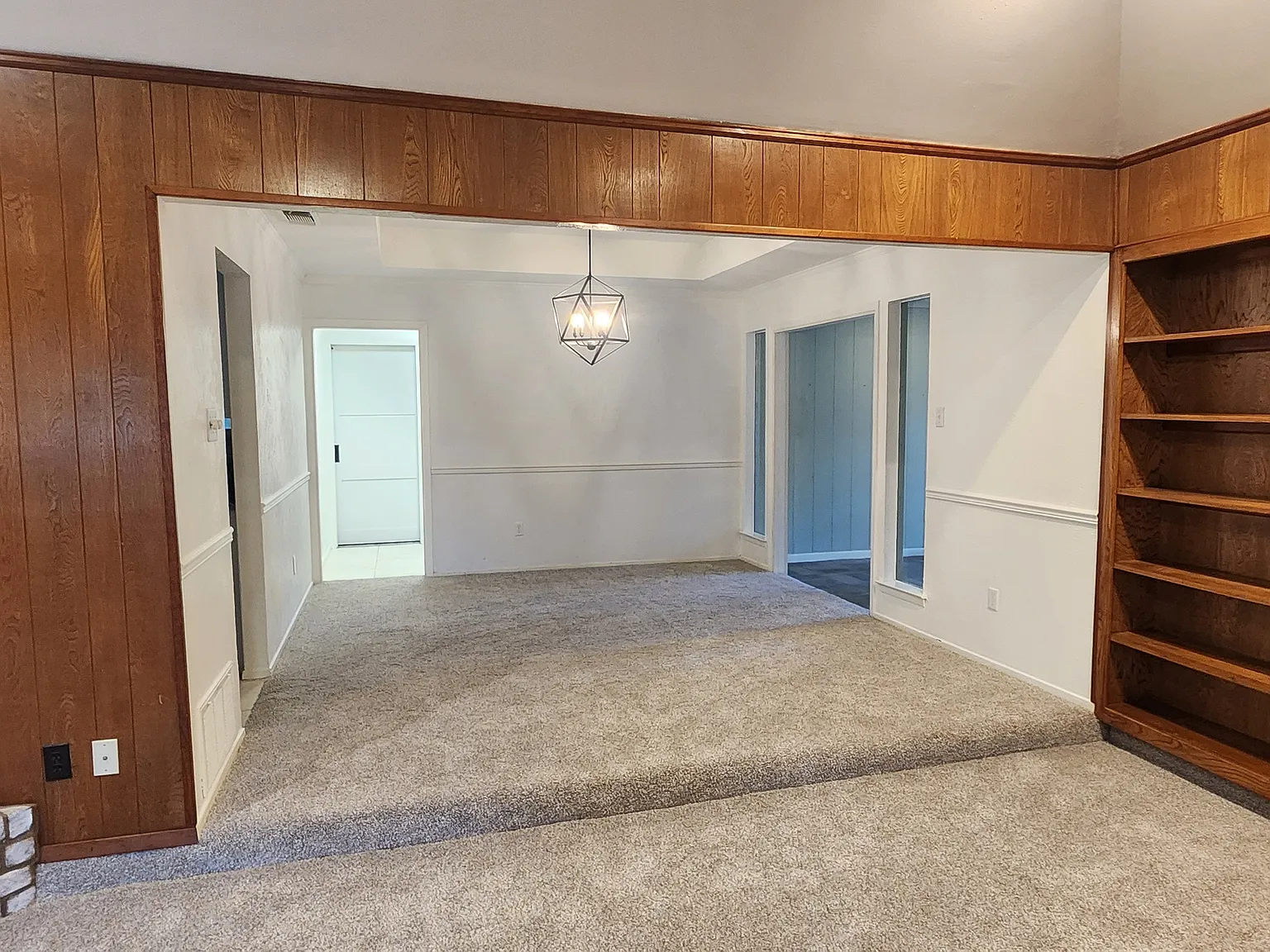 4 bed, 3000 sqft, $3,056 — Photo 2