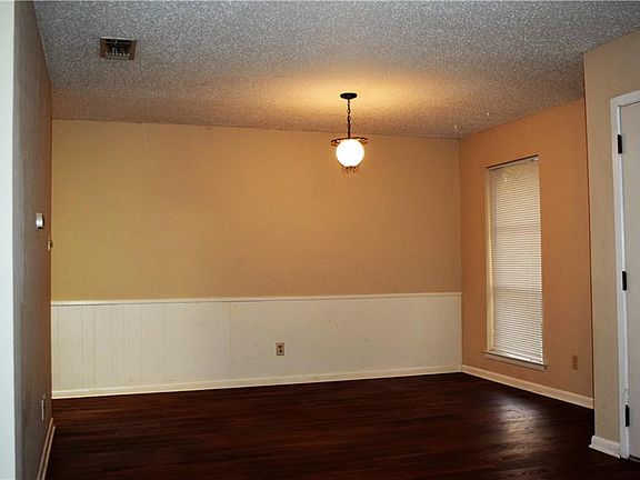 3rd image of 3412 Brighton Dr