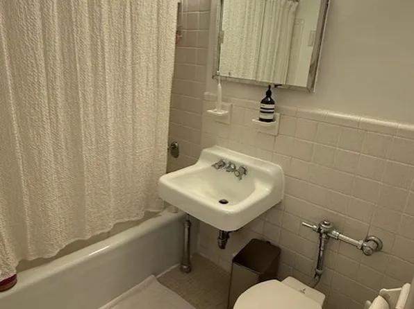 320 West 30th Street image 12 of 13