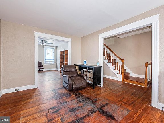 3rd image of 609 Melville Ave