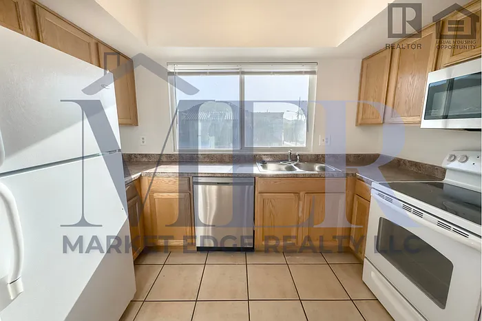 10802 N 16th Ave #3 — Photo 11