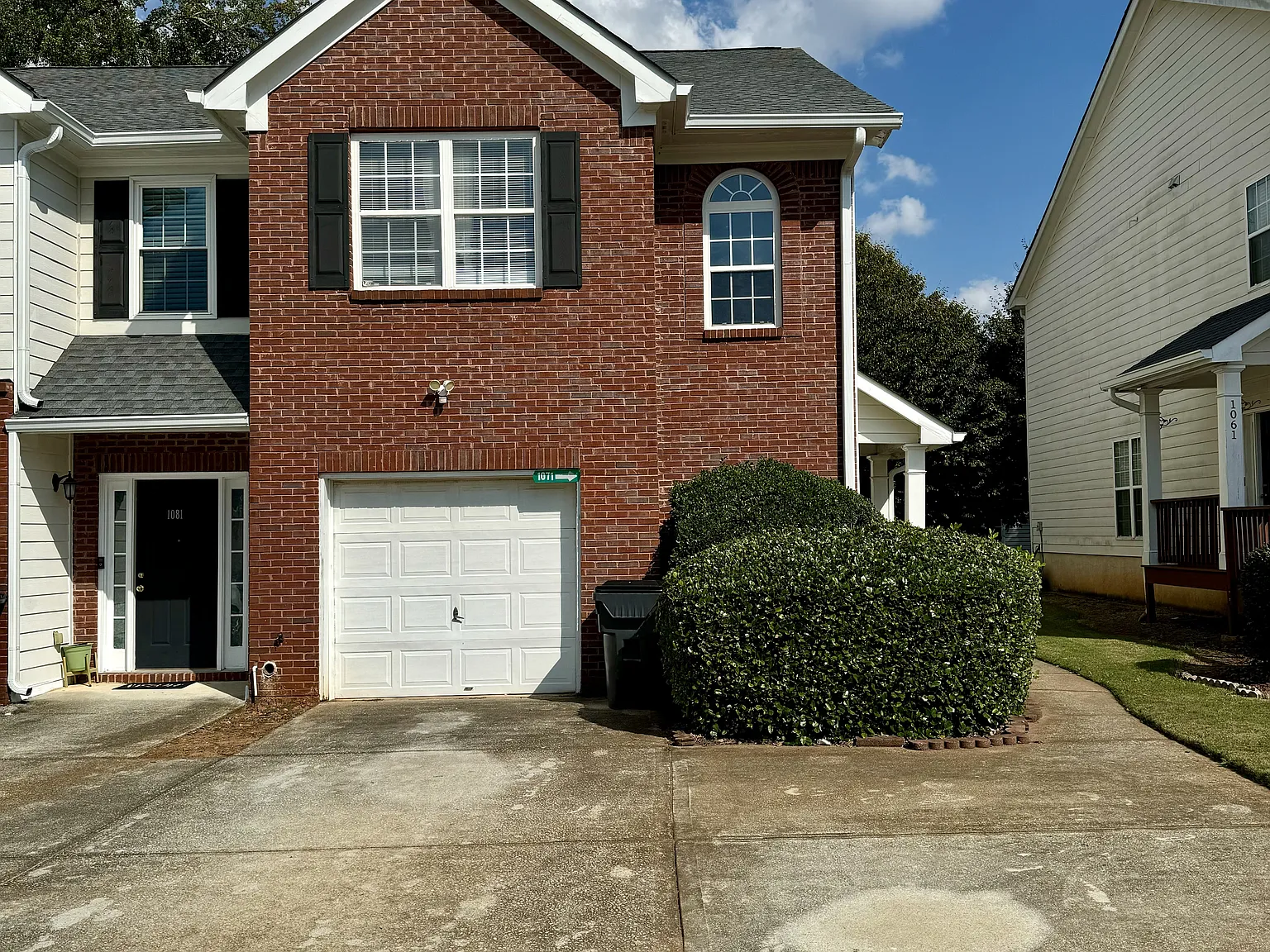 3 bed, 2.5 bath, 1592 sqft, $1,900 — Photo 1