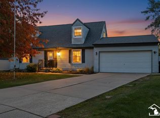 25525 Montebello Ct, Woodhaven, MI 48183