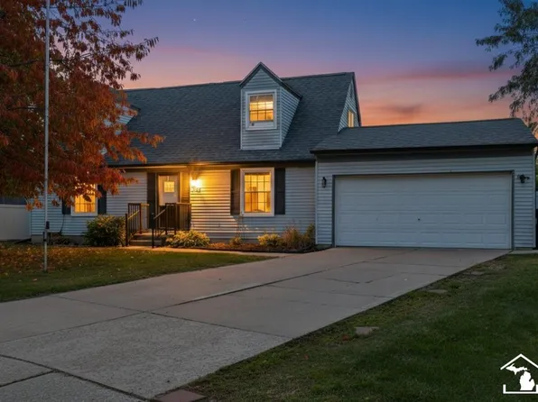 25525 Montebello Ct, Woodhaven, MI 48183