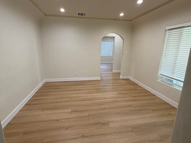 1090 E Verdugo Ave — Photo 12