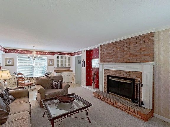 3rd image of 628 Perrin Dr