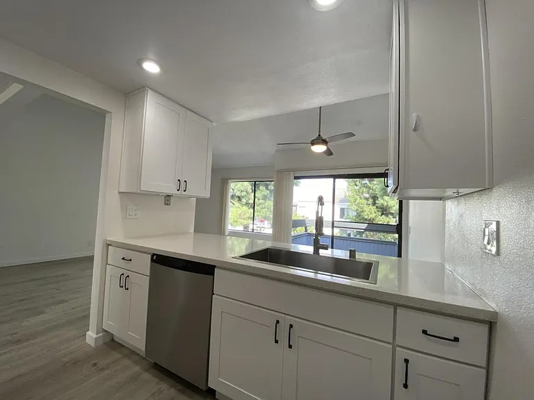 181 N Richmont Dr — Photo 3