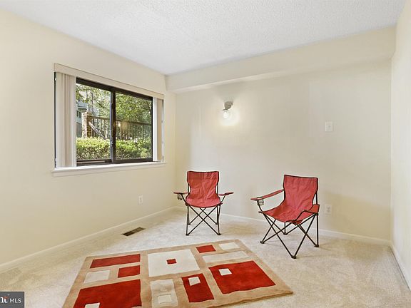 4th image of 3027 Hawthorne Dr NE #3027