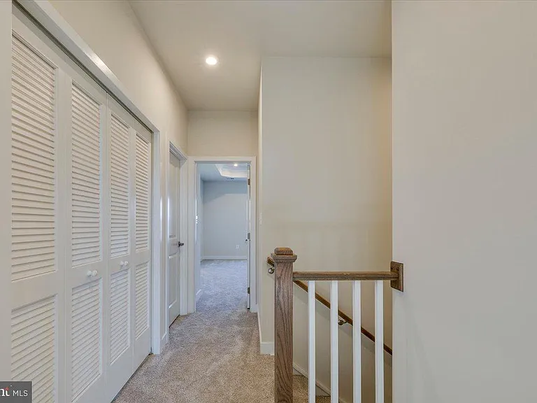 9390 Tanfield Dr — Photo 37