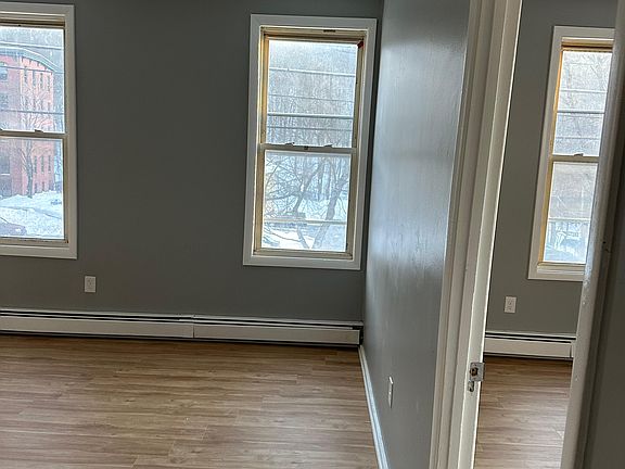 4th image of 126 W Main St APT 2