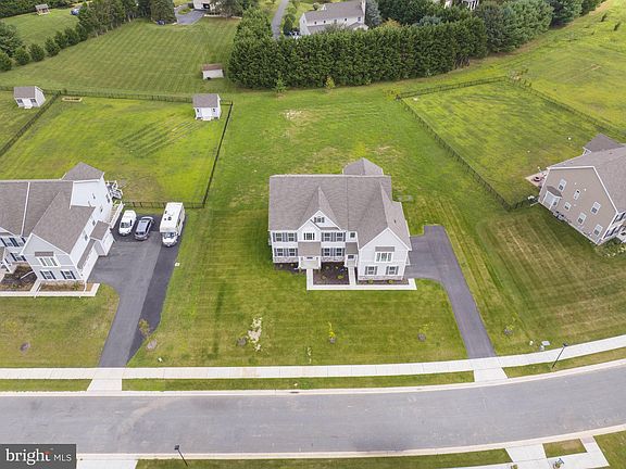 5th image of 128 Ayshire Dr
