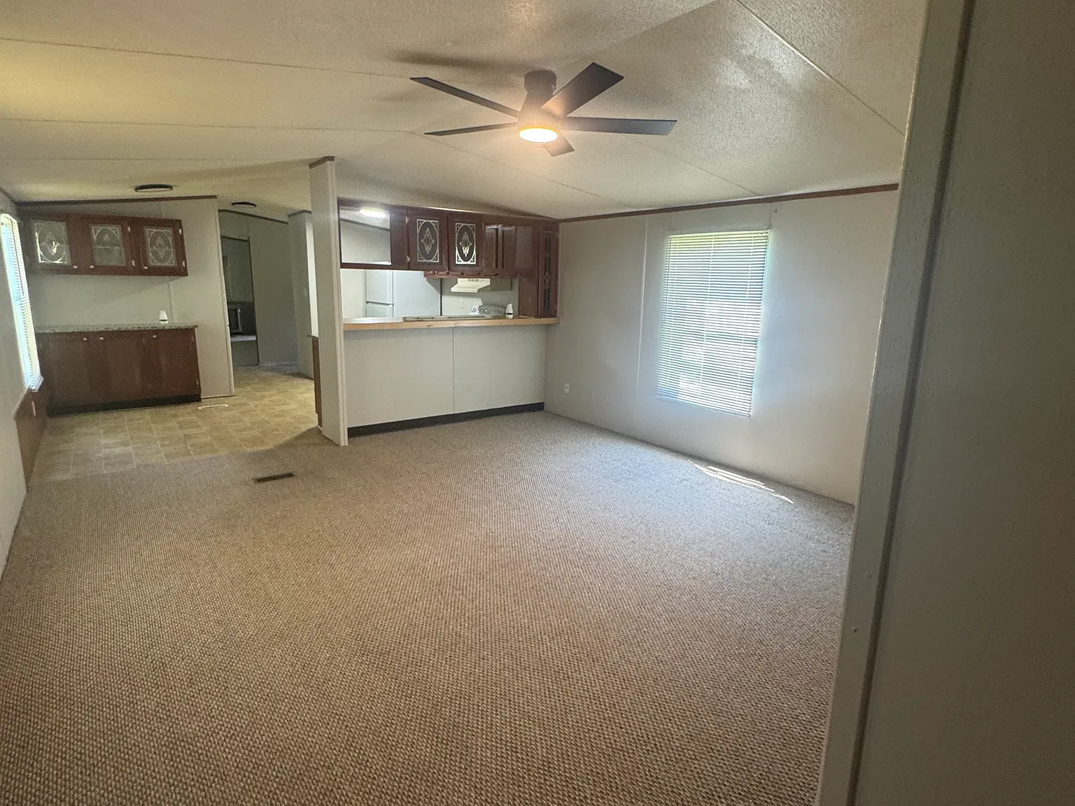 3 bed, 1100 sqft, $850 — Photo 2