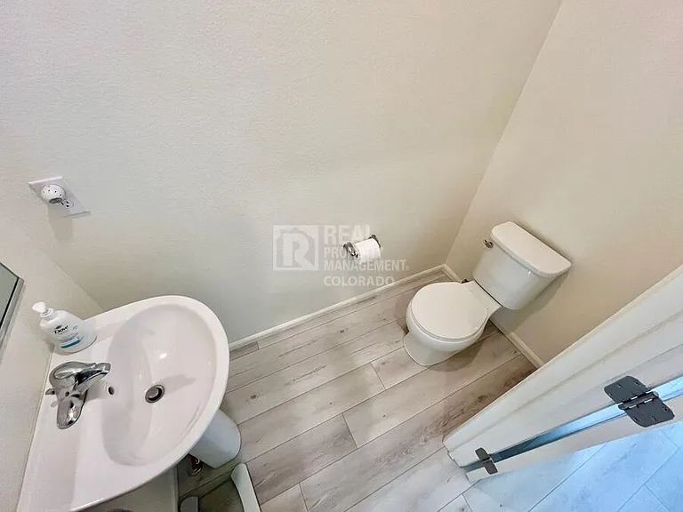 7104 Vermillion St — Photo 5