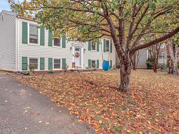 3rd image of 4738 Casper Dr NE