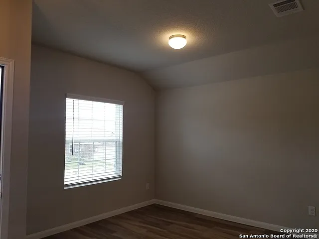 3 bed, 2.0 bath, 1690 sqft, $2,205 — Photo 4