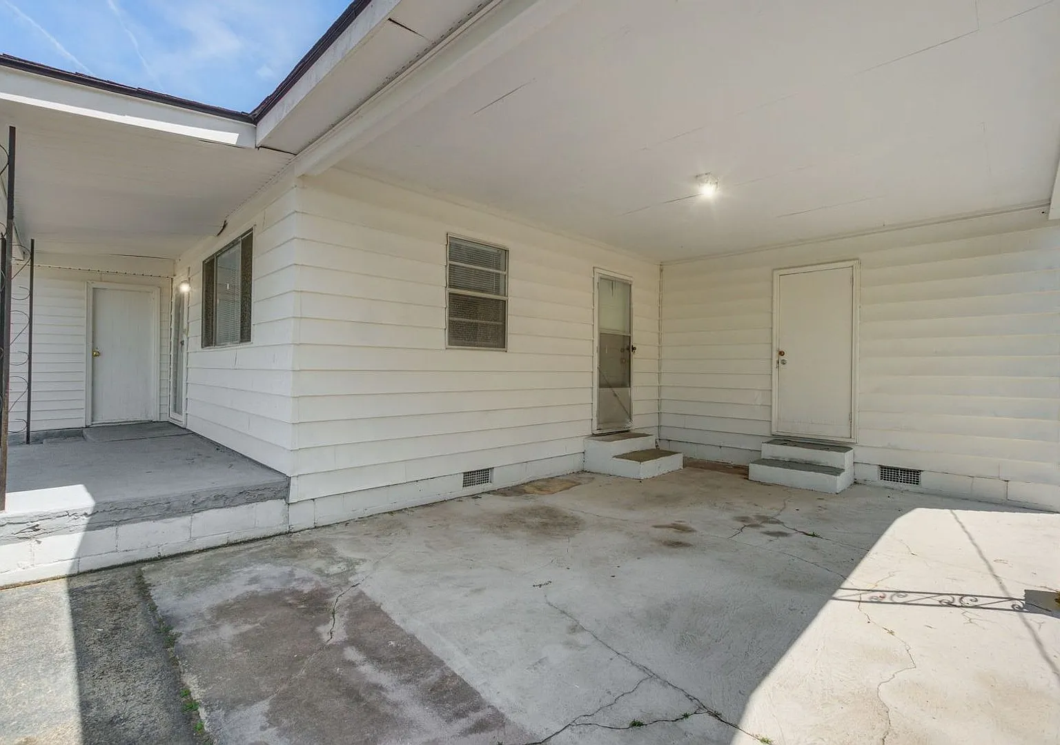 Labor Day Special $150.00 Off First Month's Rent — Photo 3