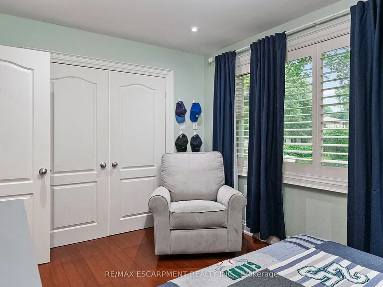 615 Vanessa Cres — Photo 23