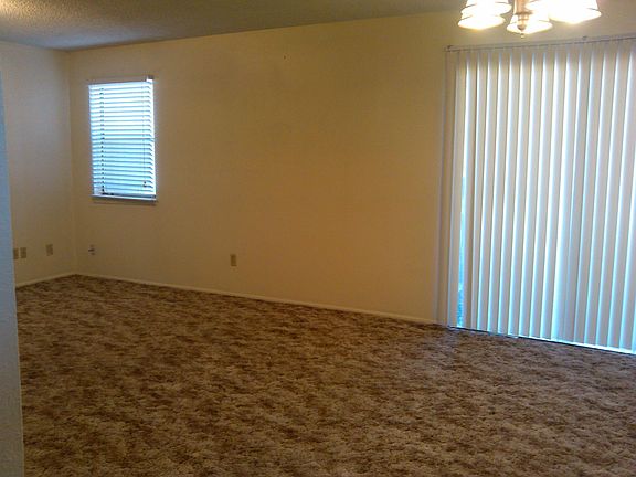 2nd image of 724 Laurelwood Dr APT B