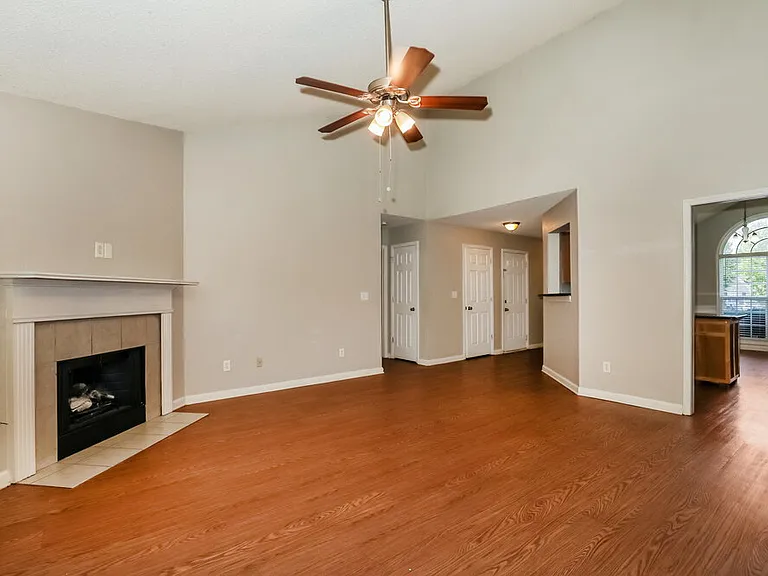 409 Mazley Dr — Photo 4