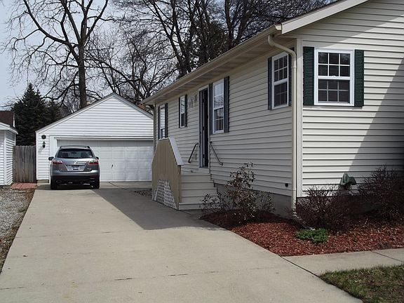 5th image of 2824 Botsford Pl NE