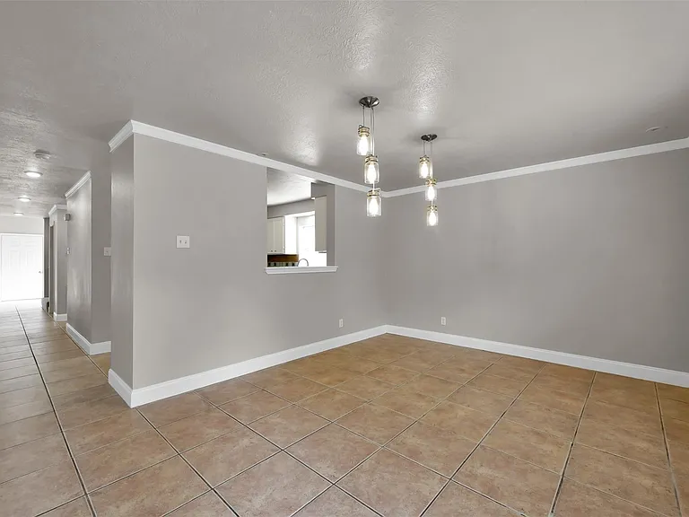100 Harbour Town Dr — Photo 9
