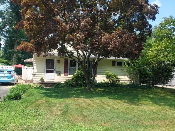 306 2nd St, Riverton, NJ 08077