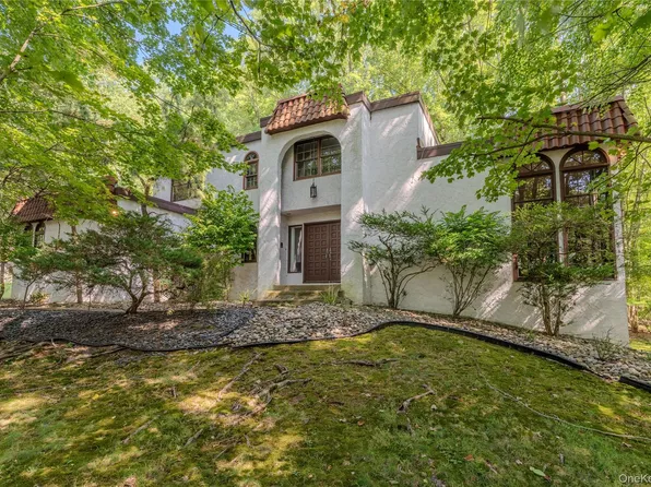 23 Rolling Way, New City, NY 10956