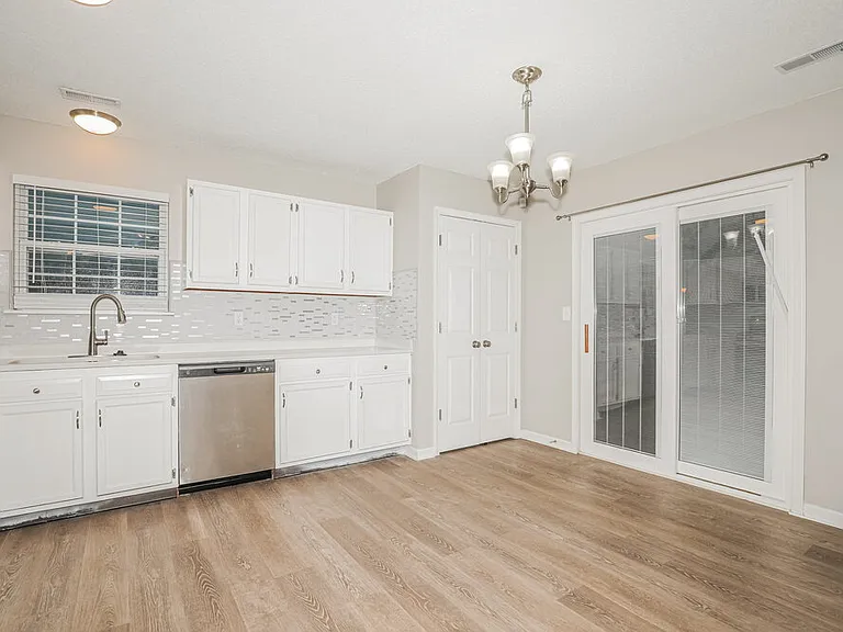 6404 Amarillo Way — Photo 8
