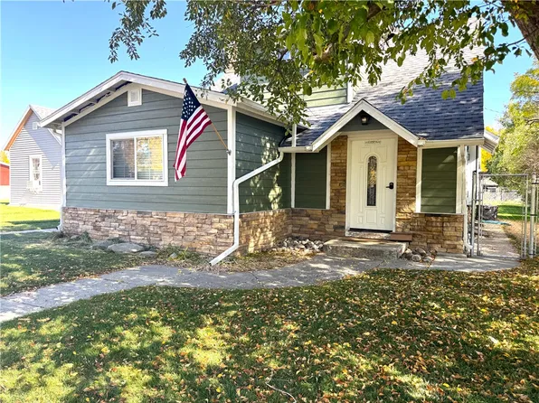 620 3rd St W, Roundup, MT 59072