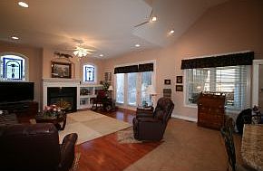 2nd image of 409 Scenic Oak Dr