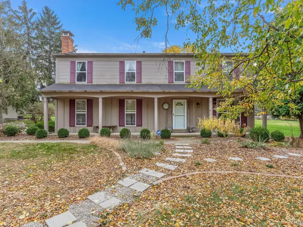 1082 Barneswood Ct, Rochester Hills, MI 48306