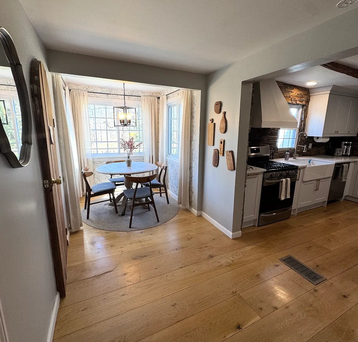 5 bed, 2.5 bath, 4118 sqft, $6,000 — Photo 4